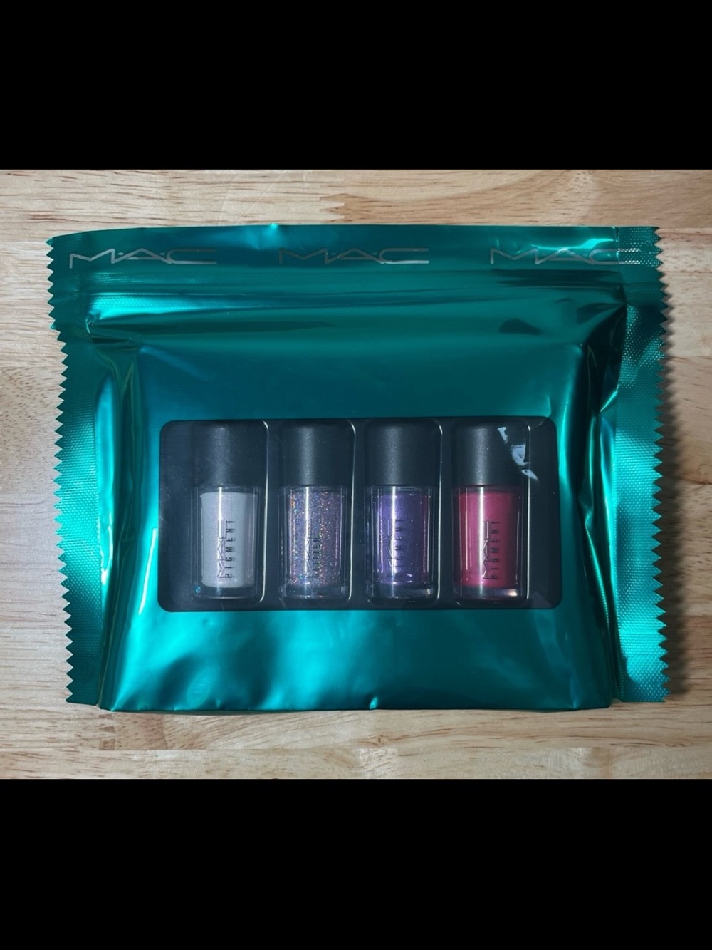 MAC Glitter & Pigments 4 Pc Shiny Pretty Things Party Favour Set Holiday PINK